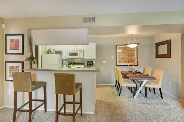 dining area at Sienna at Cherry Creek Apartments