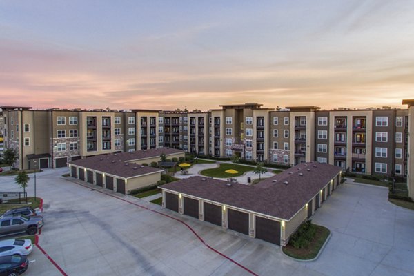 exterior at Highpoint at Cypresswood Apartments