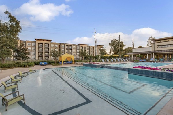 pool at Highpoint at Cypresswood Apartments