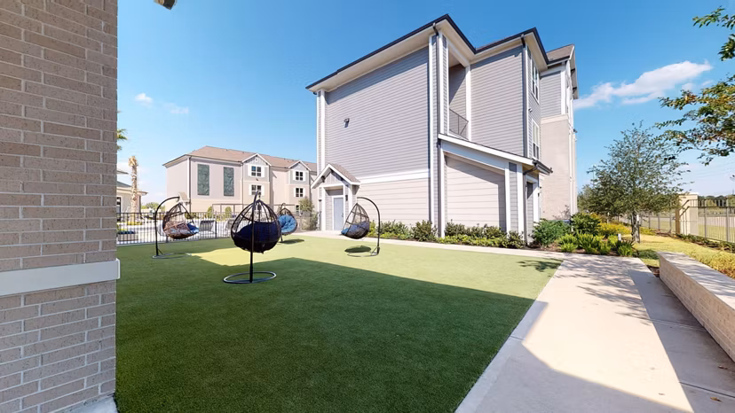 courtyard at Bellrock Market Station Apartments