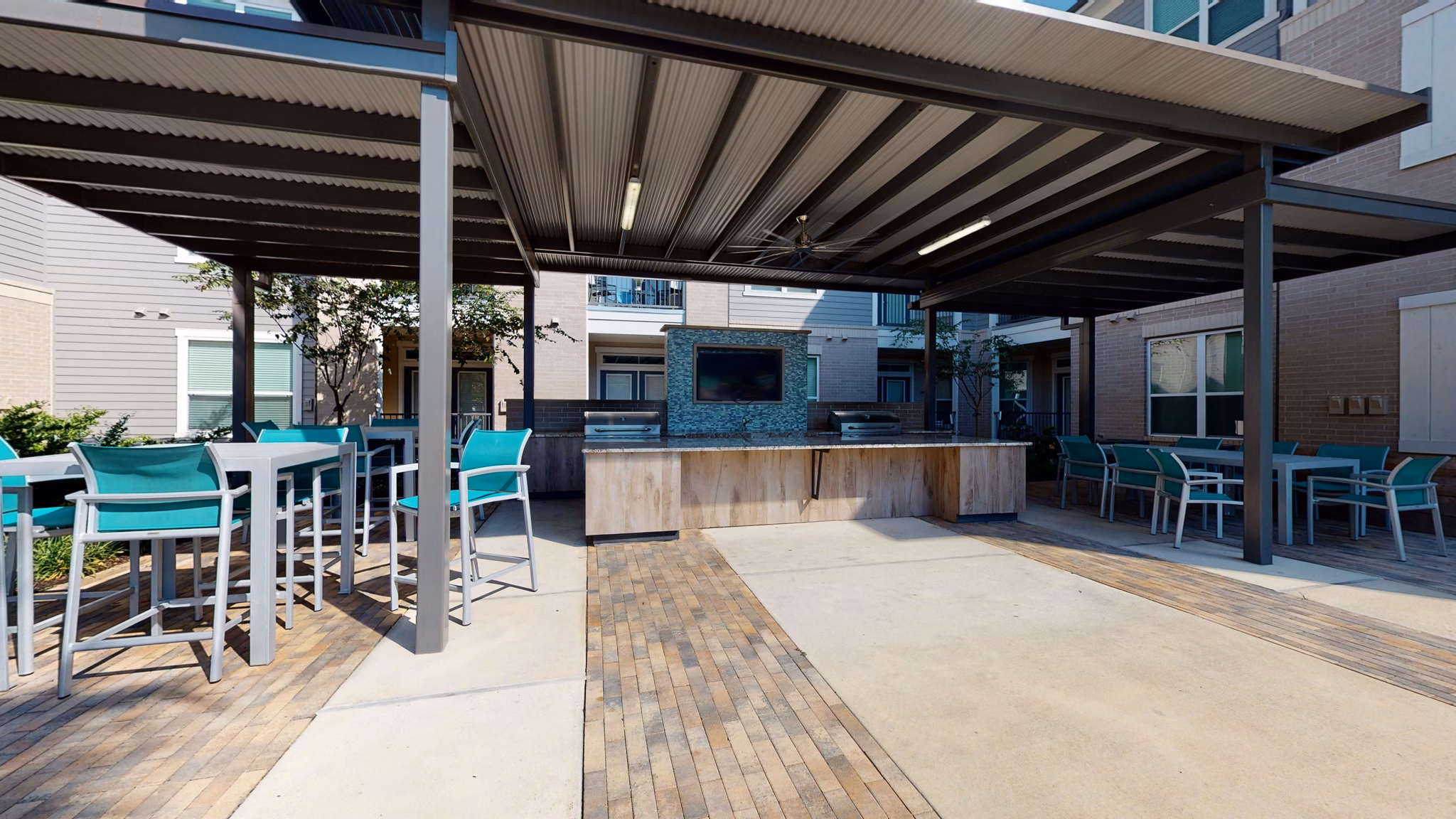 courtyard at Bellrock Market Station Apartments