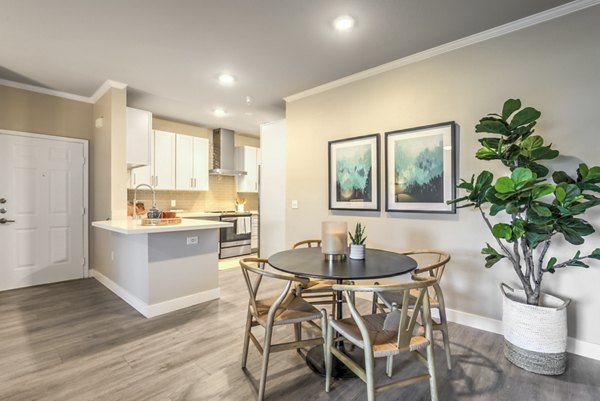 Ironwood North Apartments: Elegant dining area with modern furnishings and abundant natural light