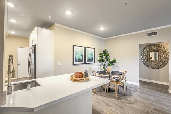 dining area at Ironwood North Apartments