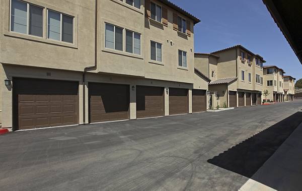 Garages at the Vineyards at Paseo Del Sol