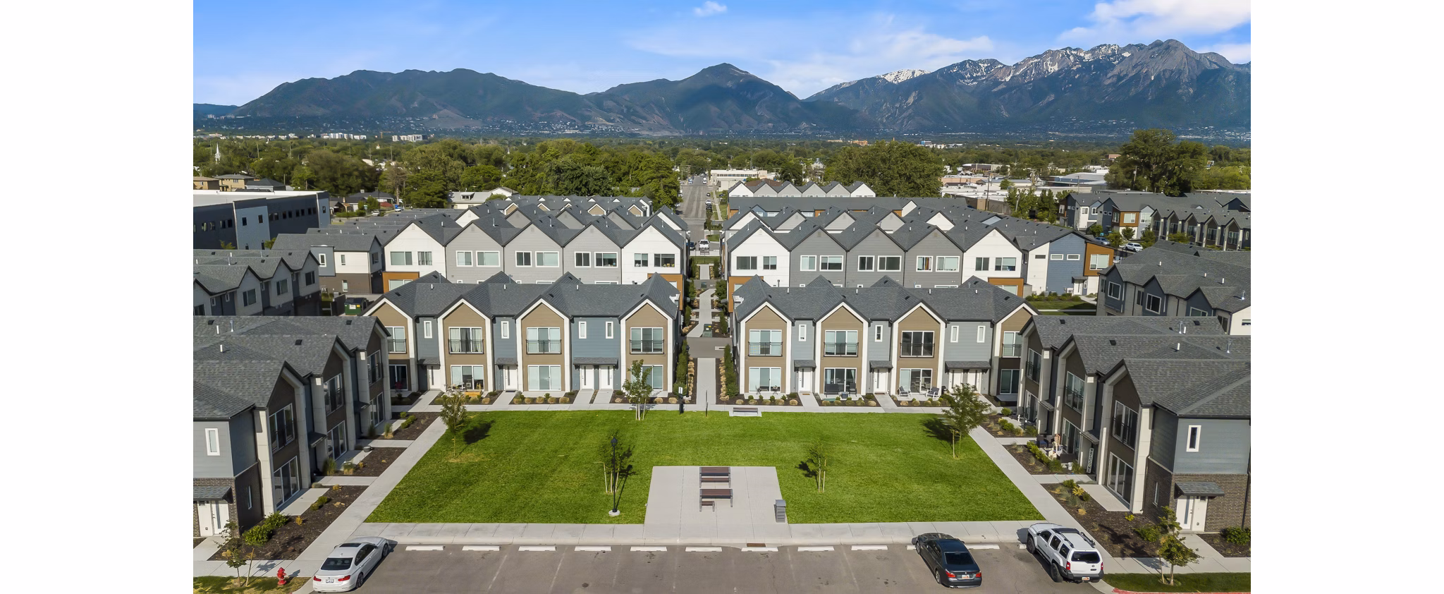 building/exterior at Hawthorne Townhomes Apartments