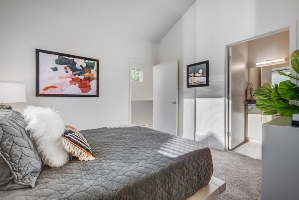 bedroom at Hawthorne Townhomes Apartments