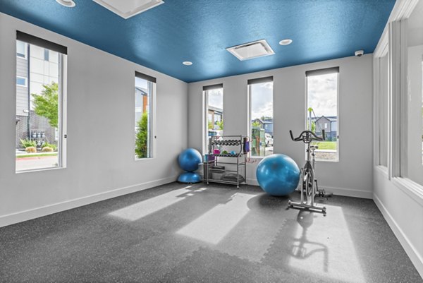 yoga/spin studio at Hawthorne Townhomes Apartments