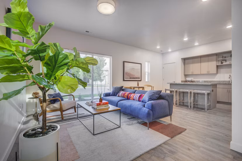 living room at Hawthorne Townhomes Apartments