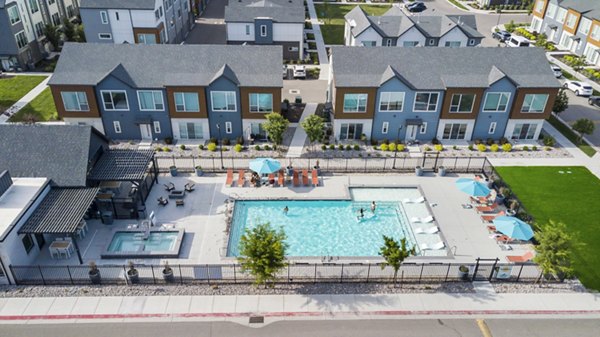 pool at Hawthorne Townhomes Apartments