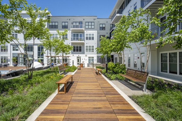 courtyard/patio at The Cove Apartments