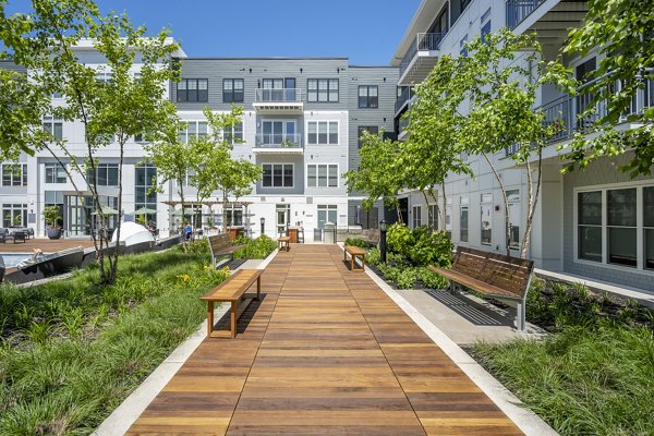Courtyard patio with outdoor seating at The Cove Apartments