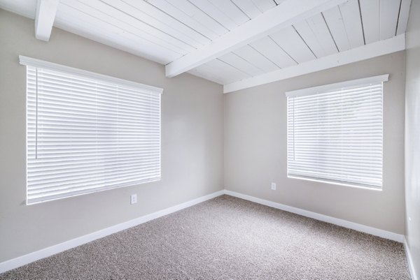Cozy bedroom with elegant decor at Lexington Townhomes Apartments