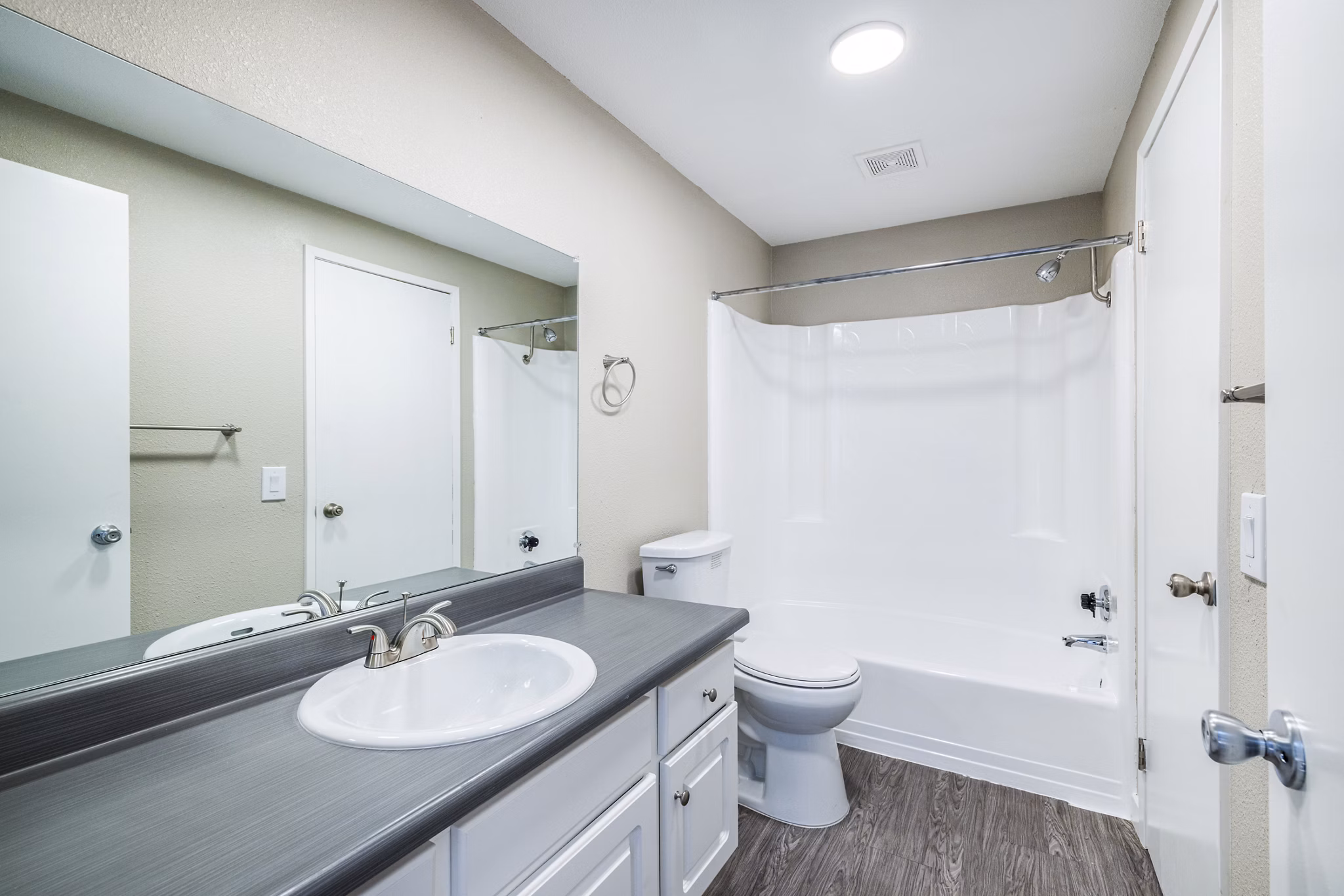 Bathroom featuring modern fixtures in Lexington Townhomes Apartments