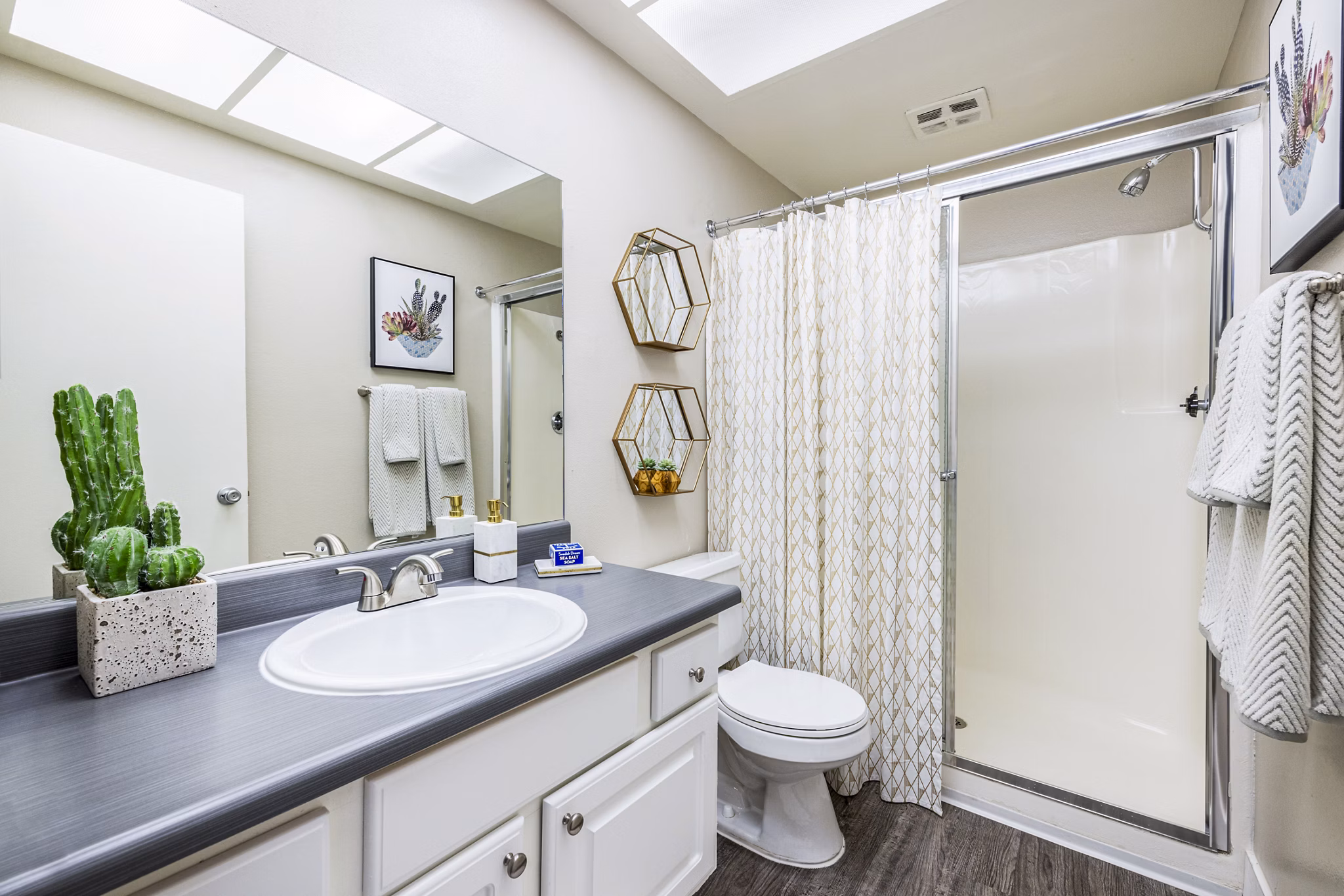 Bathroom with modern fixtures and subway tiles in Lexington Townhomes Apartments