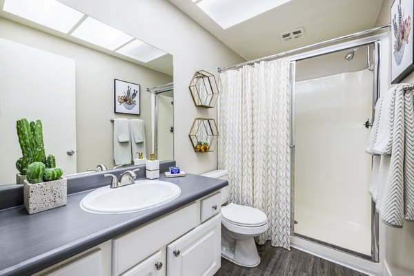 bathroom at Lexington Townhomes Apartments