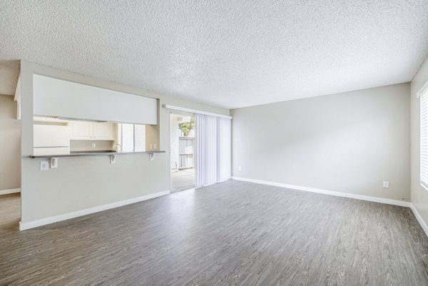 living room at Lexington Townhomes Apartments