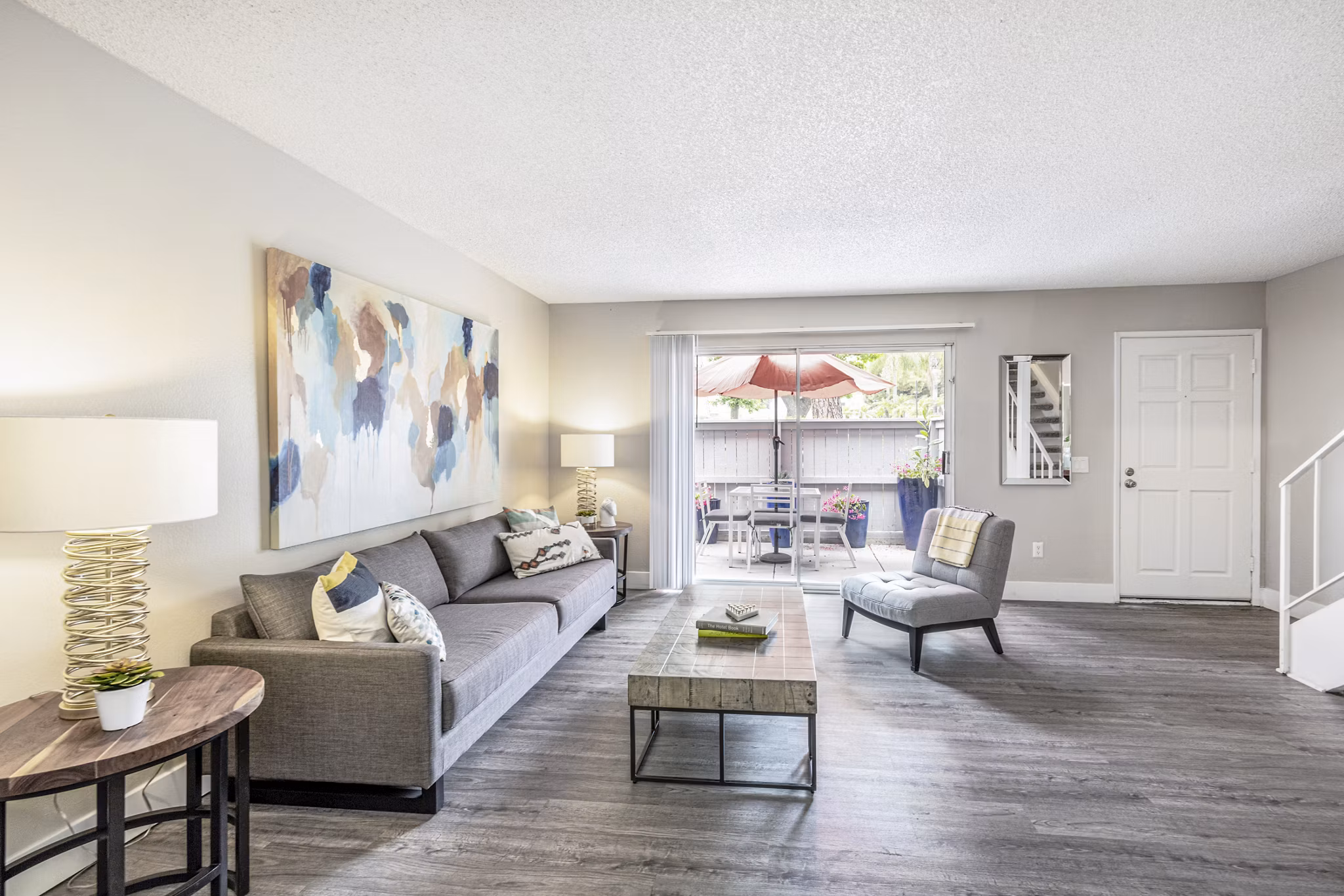 Spacious living room with modern decor at Lexington Townhomes Apartments