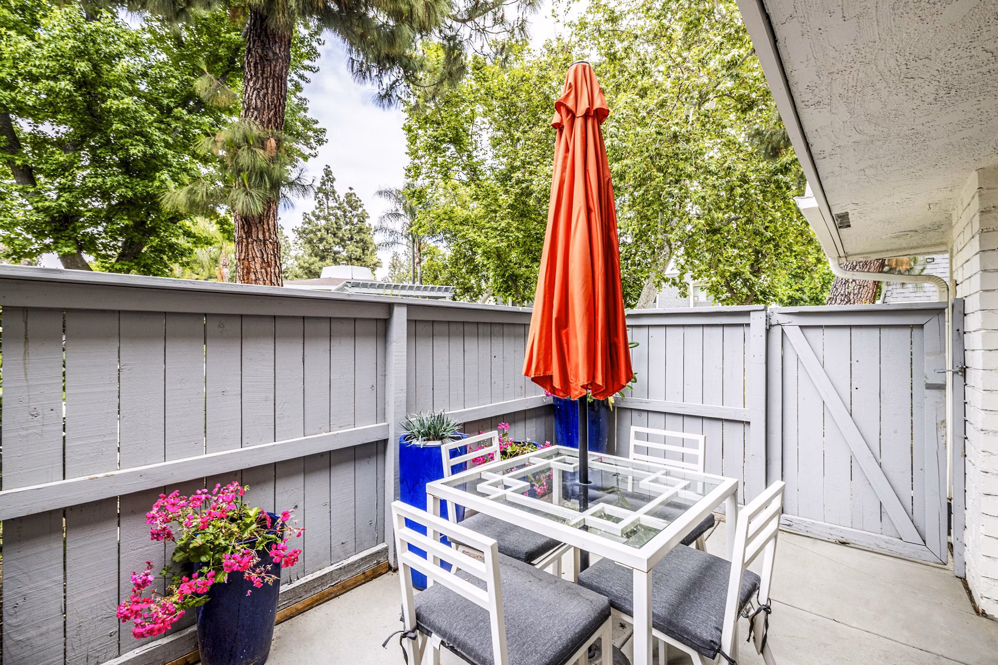 Patio with outdoor seating at Lexington Townhomes Apartments, luxury apartment community featuring stylish amenities and serene surroundings