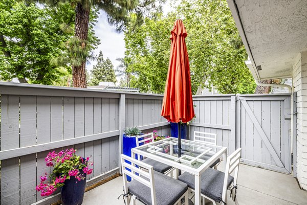 patio at Lexington Townhomes Apartments