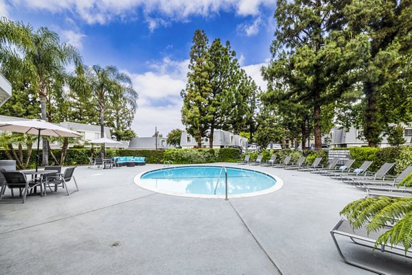 pool at Lexington Townhomes Apartments