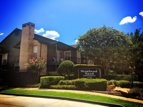 exterior at Scotland Yard Apartments