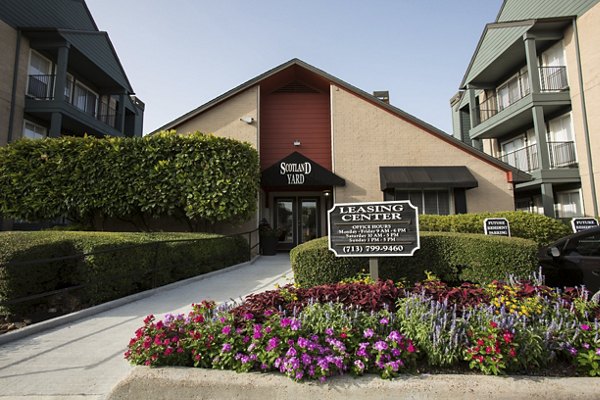 exterior at Scotland Yard Apartments