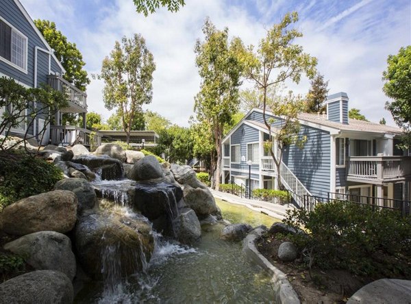 courtyard at Harborview Apartments