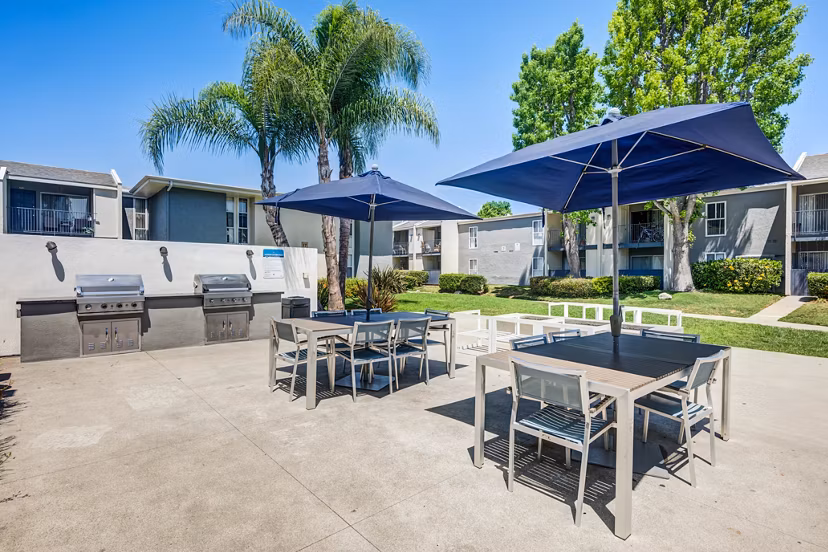 grill area at Vicino Apartments