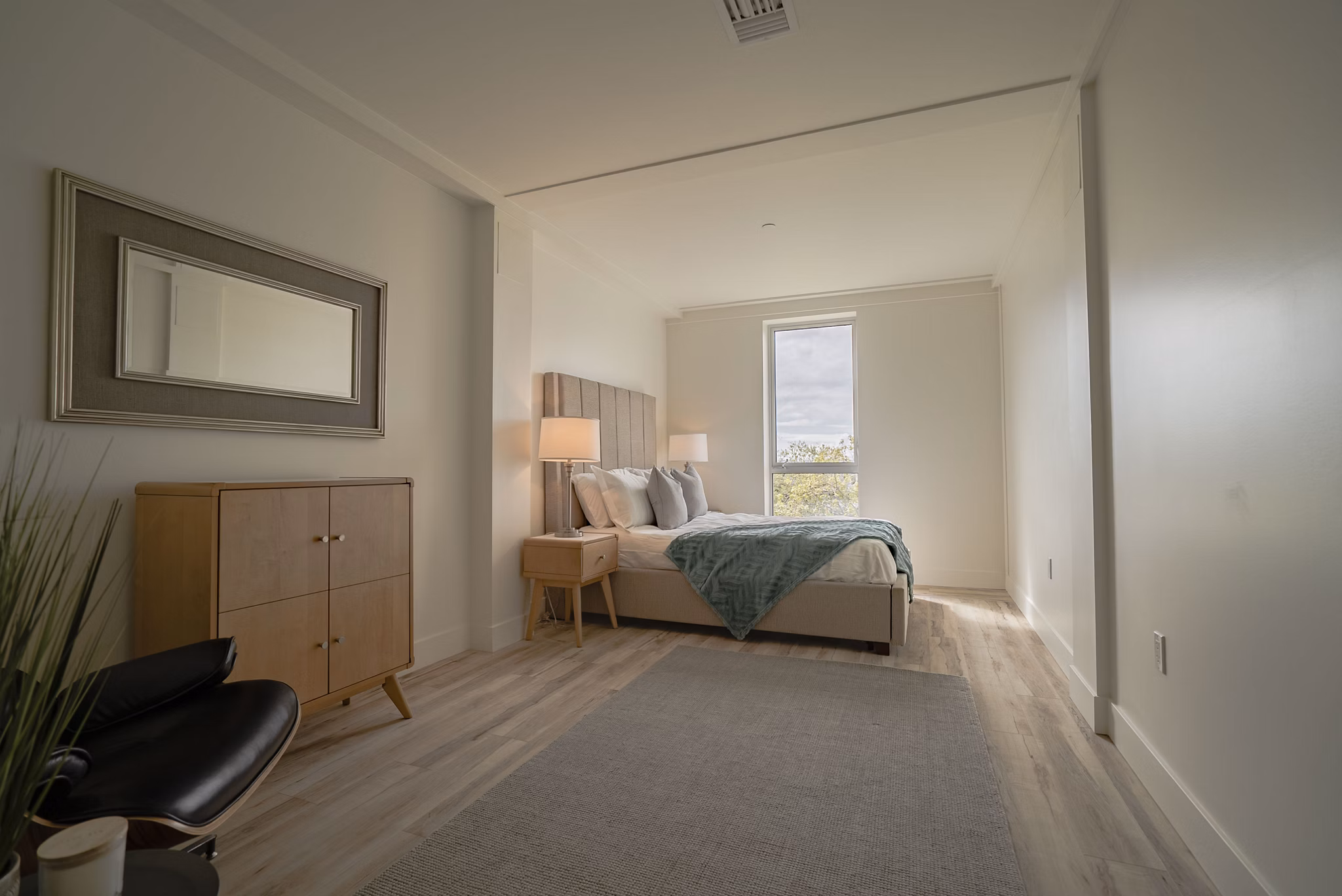 Elegant bedroom with modern decor at 47Hundred Apartments: luxury living in downtown
