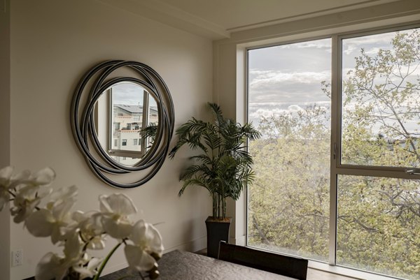 Dining area with modern furnishings at 47Hundred Apartments, a luxury Greystar property