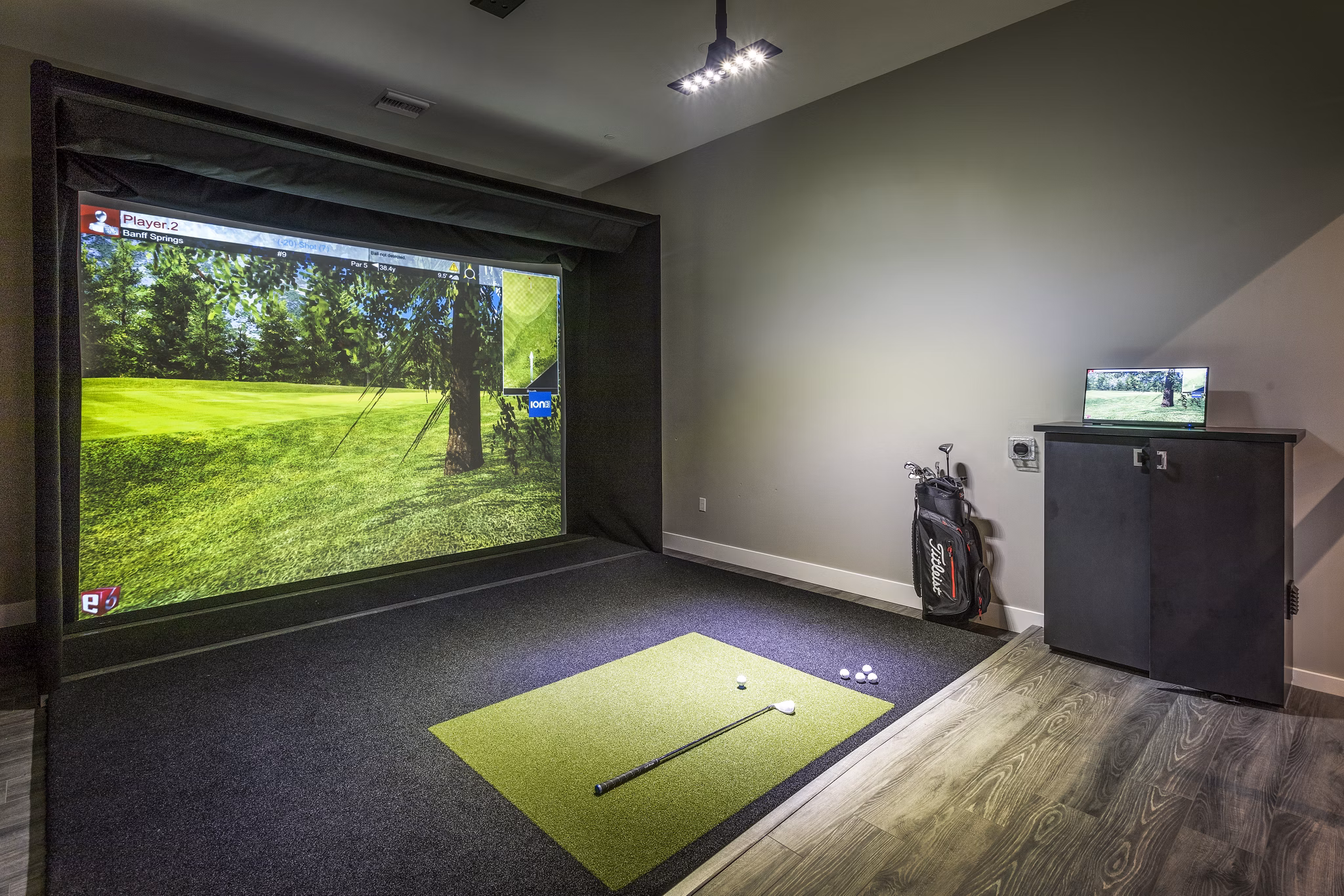 Virtual putting green at Rivue Apartments offering luxury amenities for golf enthusiasts