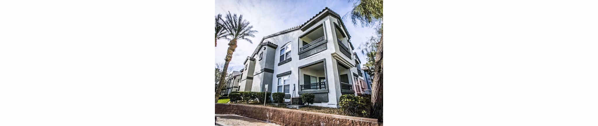 Solitude at Centennial Apartments: Luxury modern building in Las Vegas