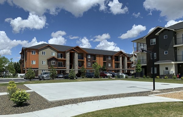 exterior at Central Park Commons Apartments