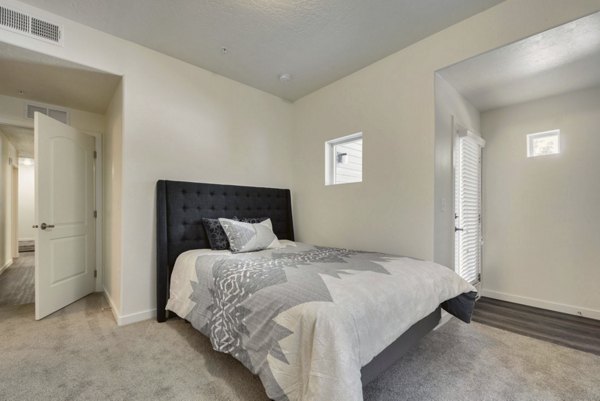 Central Park Commons Apartments: Cozy bedroom with modern furnishings and natural light