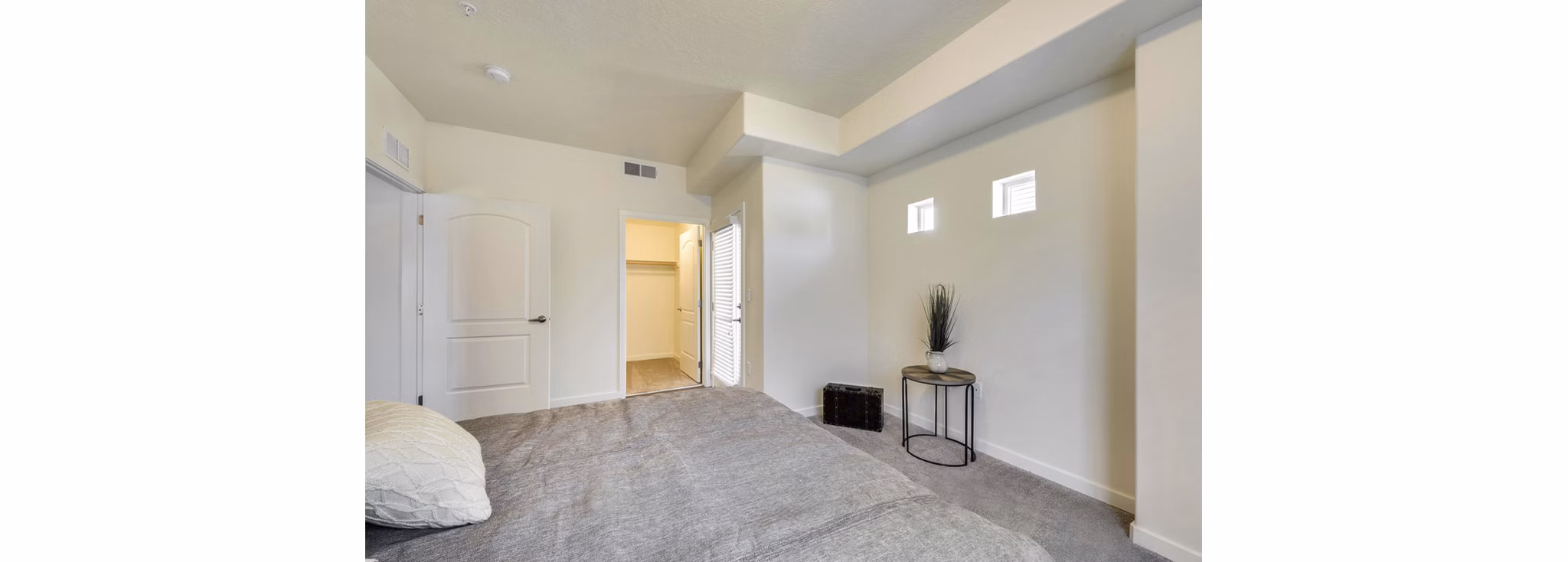 Spacious bedroom with modern decor at Central Park Commons Apartments