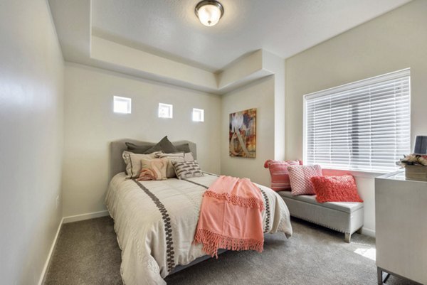 Spacious bedroom with modern furnishings at Central Park Commons Apartments