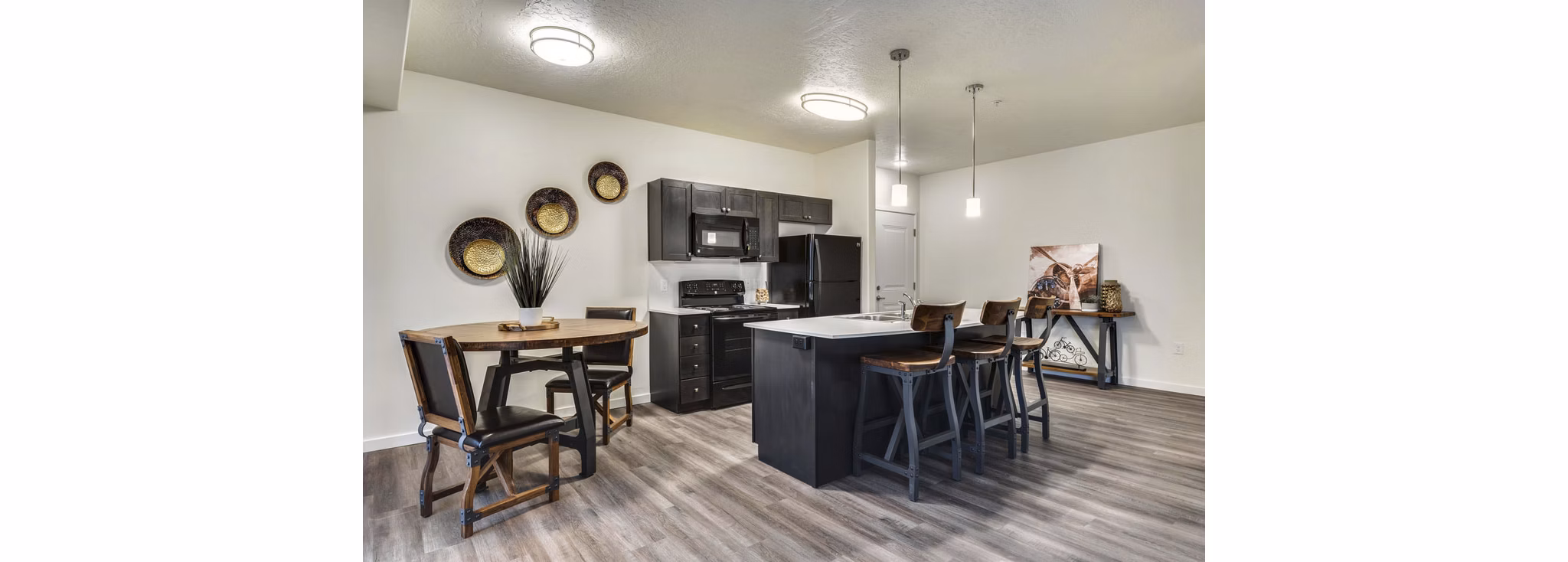 Dining area featuring modern design and elegant lighting at Central Park Commons Apartments