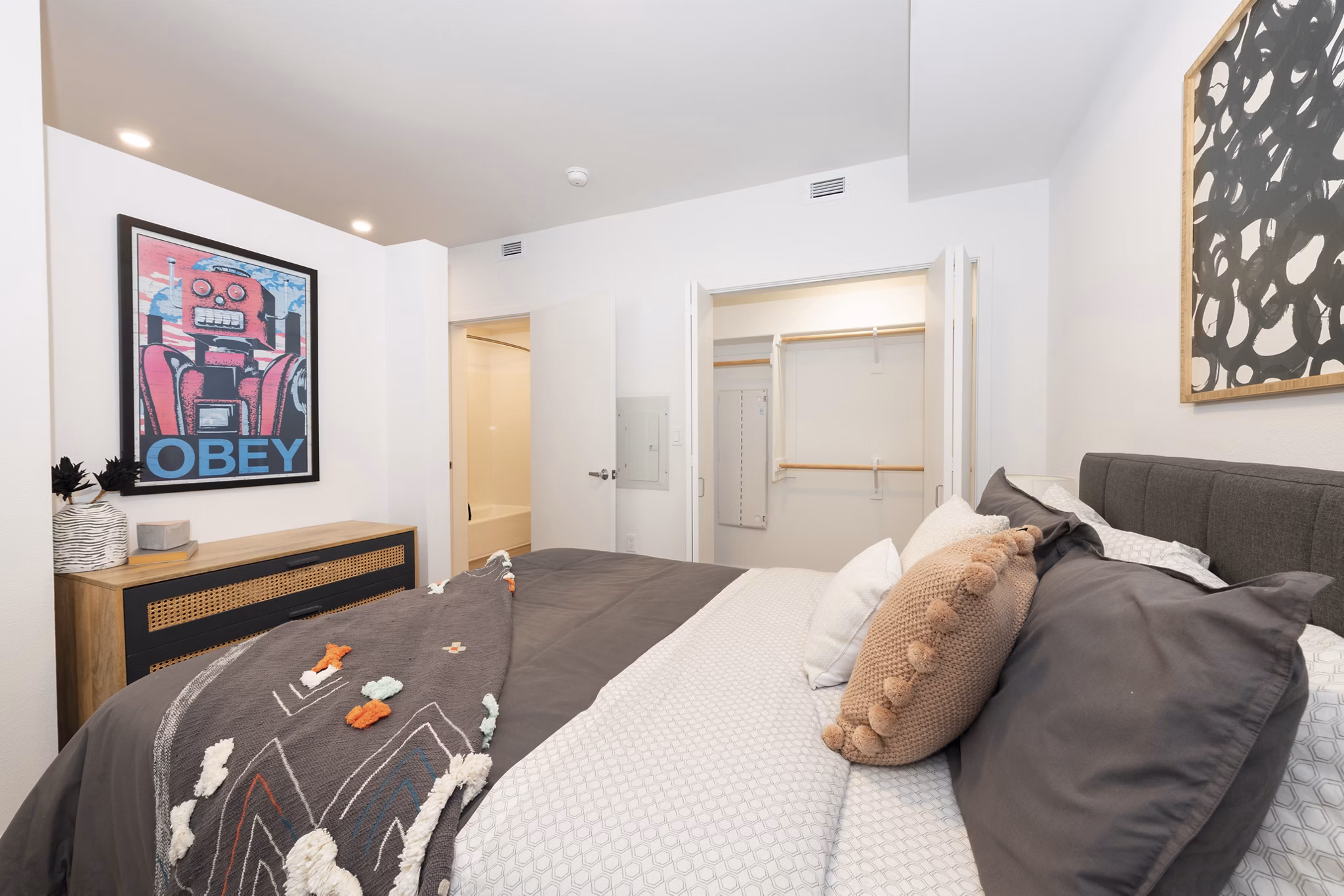 bedroom at Aquatic Higby Apartments