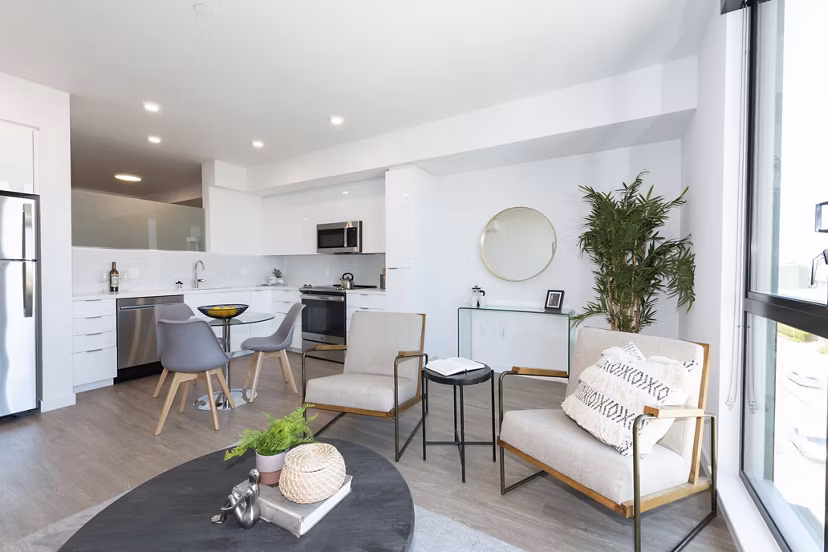 living room at Aquatic Higby Apartments