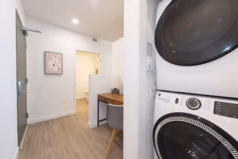 laundry room at Aquatic Higby Apartments