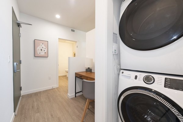 laundry room at Aquatic Higby Apartments