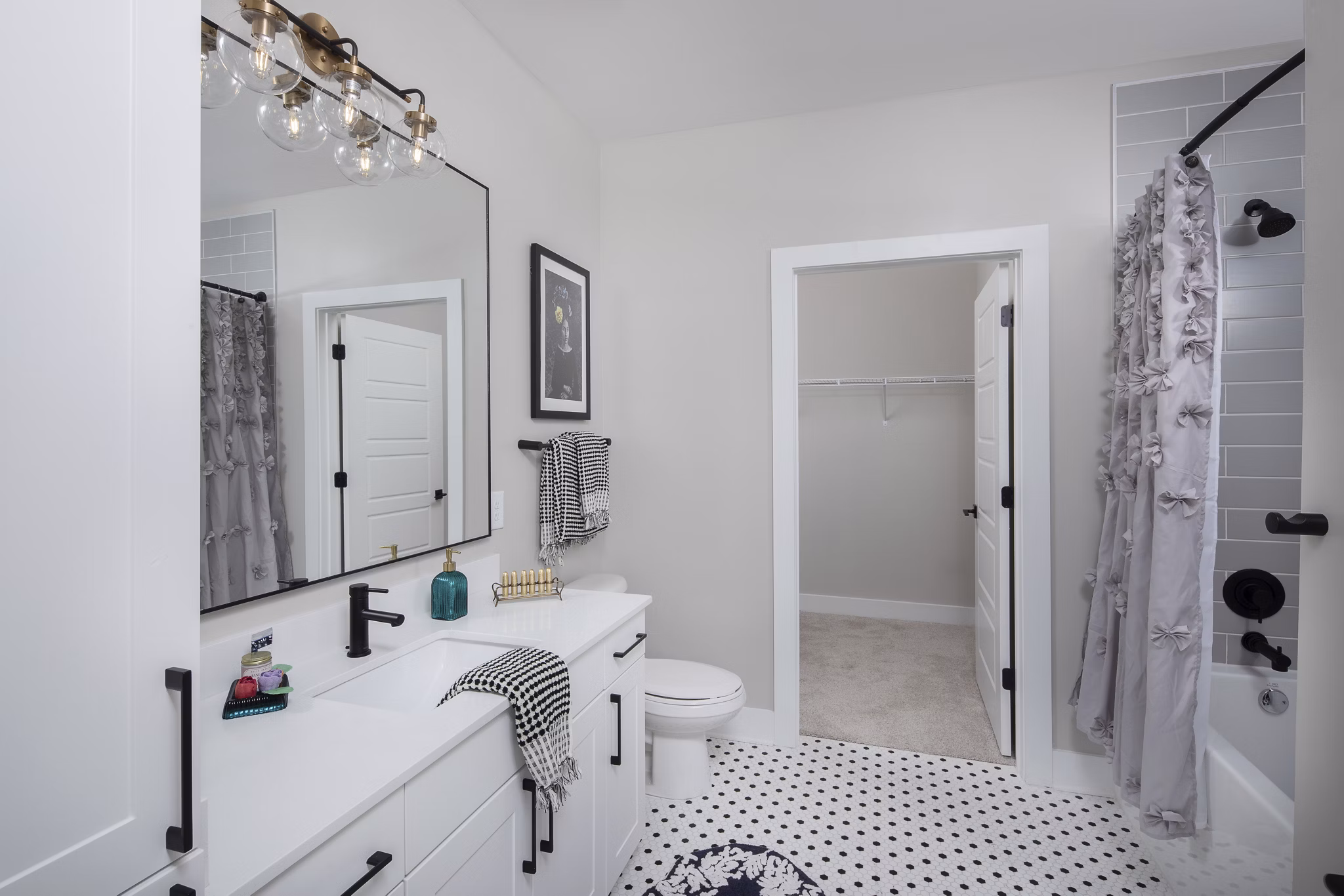 bathroom at Broadstone Queen City Apartments