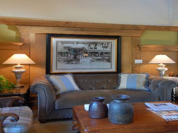 clubhouse at Stanford West Apartments