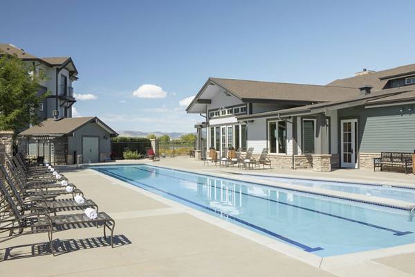pool at Lake Vista Apartment Homes