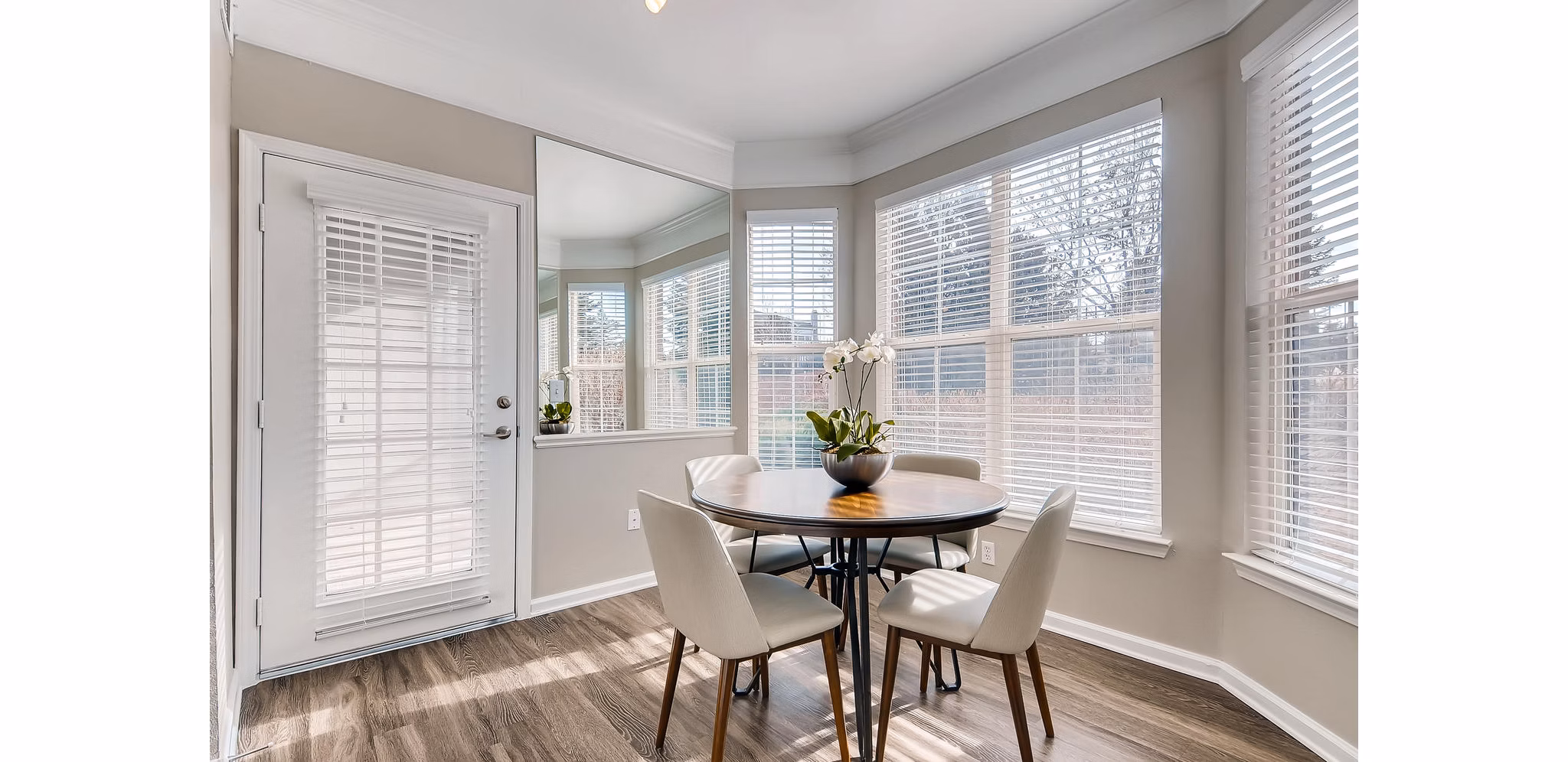 Dining area with modern furnishings at Lowry Park Apartments