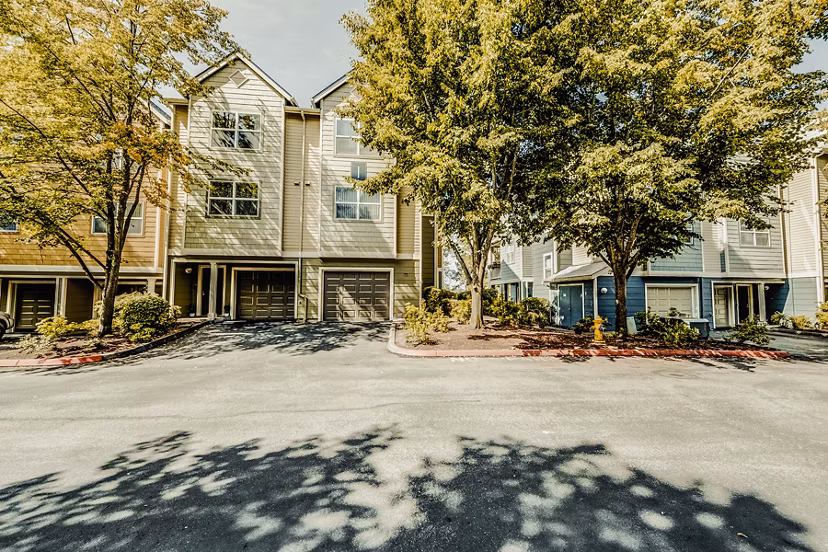 Bella Vista Apartments: Elegant of luxury residences in vibrant urban setting
