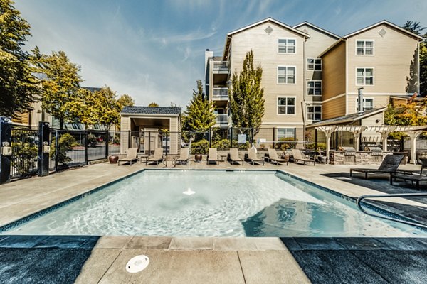 pool at Bella Vista Apartments