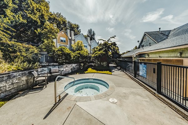 Hot tub and jacuzzi at Bella Vista Apartments offering relaxation and leisure amenities