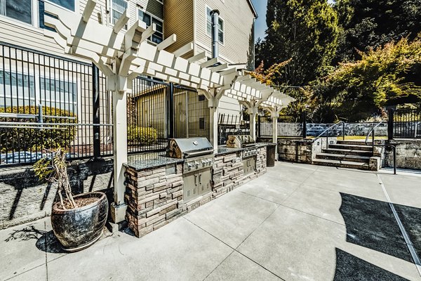 Modern outdoor grill area at Bella Vista Apartments, perfect for gatherings and enjoying scenic views