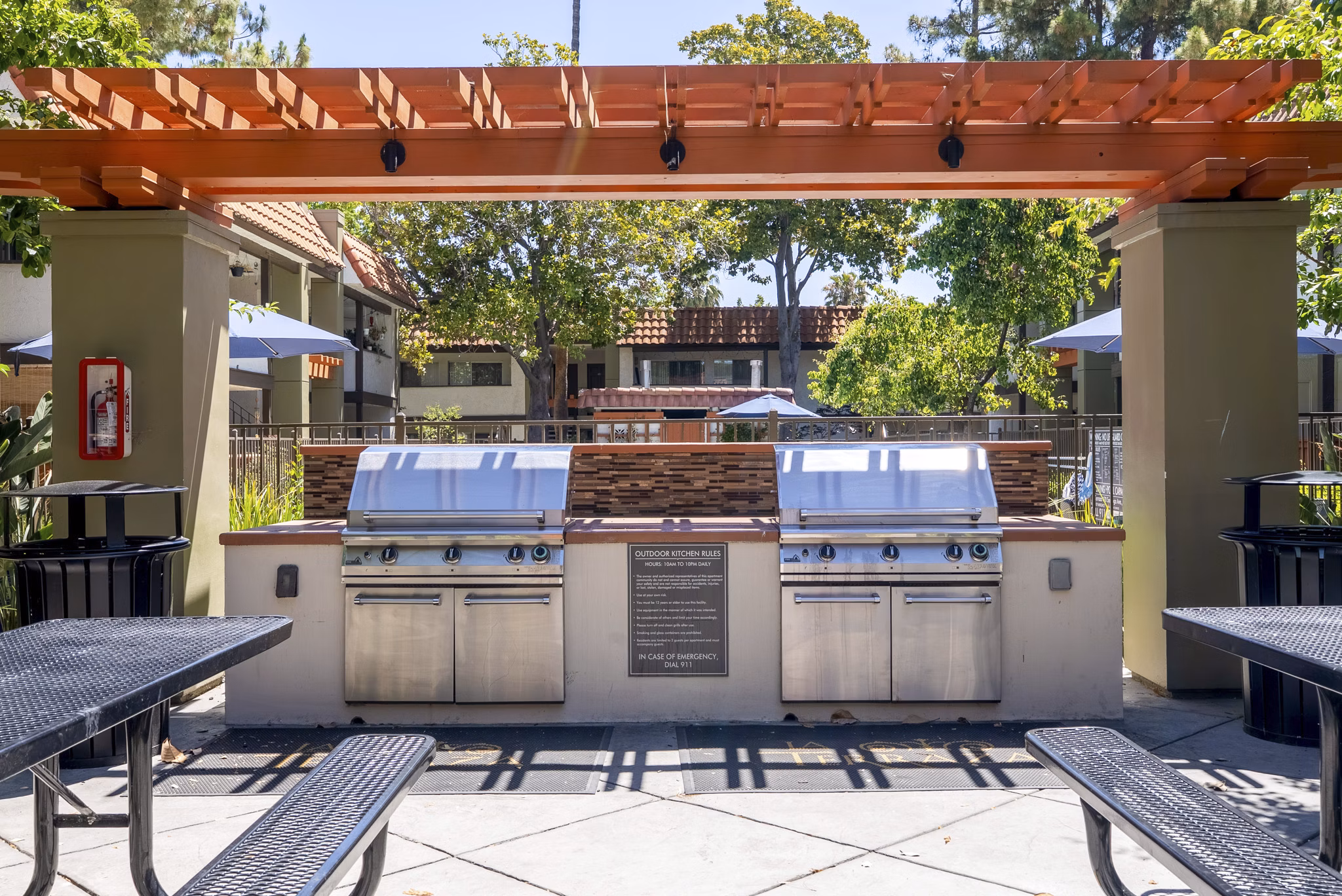 grill area at La Terraza Apartments